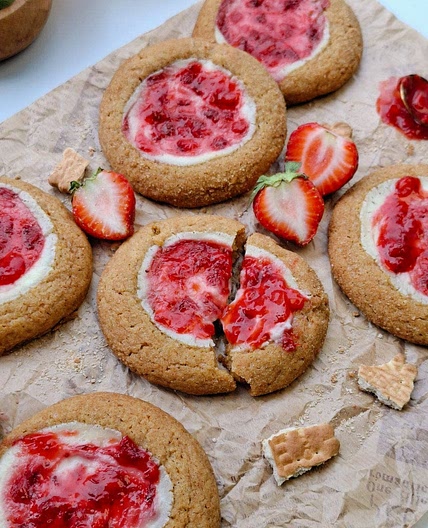 Strawberry Cheesecake Cookies