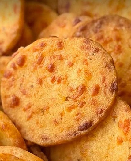 Cheddar cheese crackers