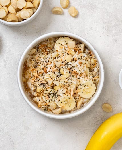 Banana macadamia overnight oats