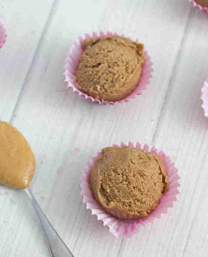3 Ingredient Chocolate Protein Balls