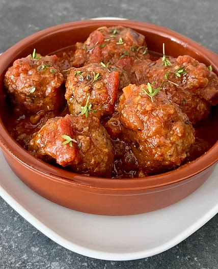 Polpette di melanzane al sugo (Aubergine balls in tomato sauce)