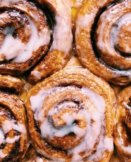 "Cinnabon" Style Chai Cinnamon Rolls