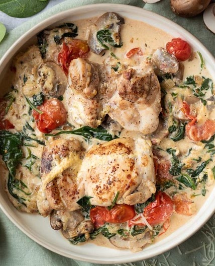 Creamy Tuscan
Chicken with
Mushrooms, Spinach,
& Cherry Tomatoes