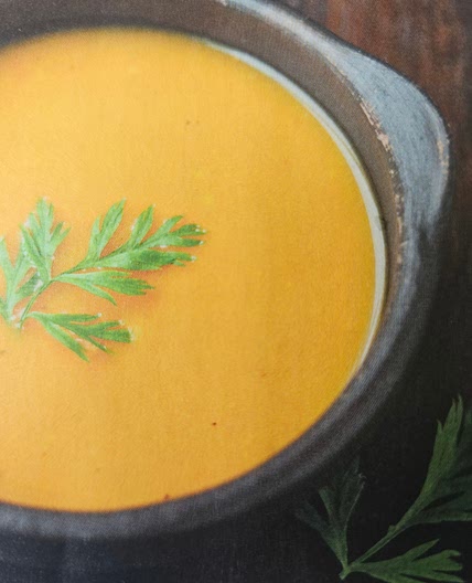 Butternut-Kürbis-Karotten und Koriander Suppe