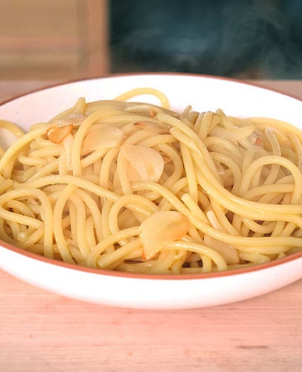 3-Ingredient Garlic & Olive Oil Pasta (Aglio e Olio)