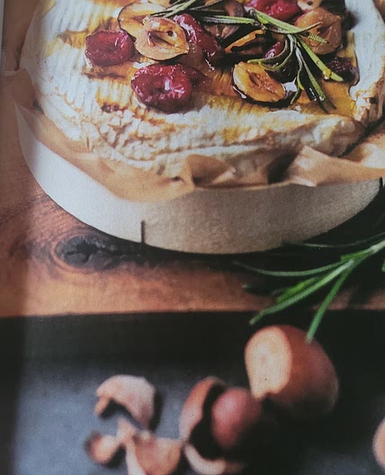 Camemberts rôtis au miel et fruits secs