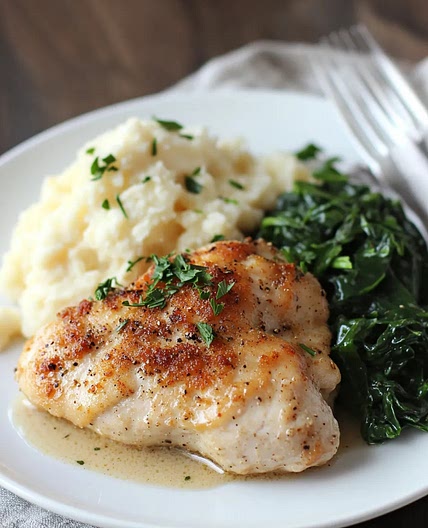 30-Minute Creamy Garlic Smothered Chicken | Easy Comfort Food