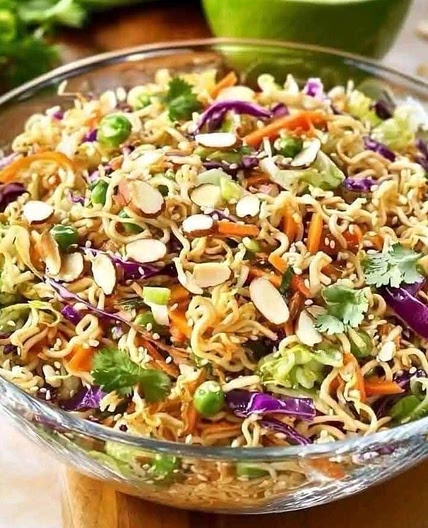 Crunchy Asian Ramen Noodle Salad 🥗🍜