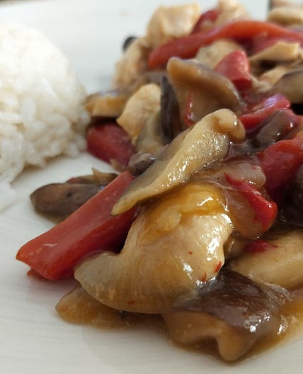 Pavo con setas y almendras