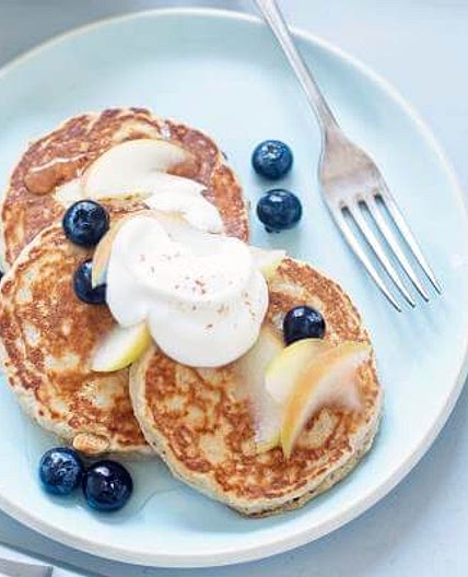 Oat pancakes with fruit compote
