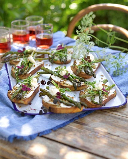 Grilled levain with asparagus and parmesan creme 