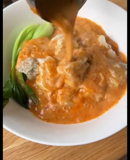 Red curry gyoza soup