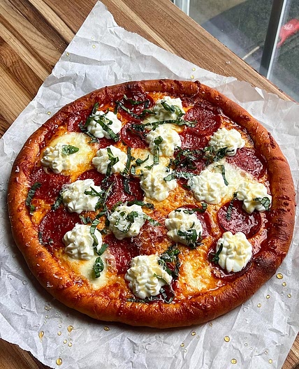 THE BEST SOURDOUGH DISCARD PIZZA