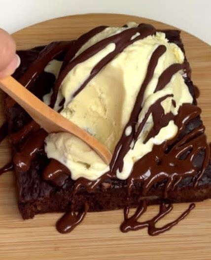 Fudgy Brownies C133 by4)