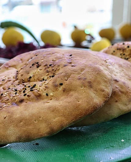 Pain pita au poulet mariné 