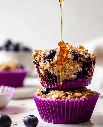 blueberry baked oatmeal cups: Healthy Grab-and-Go Breakfast