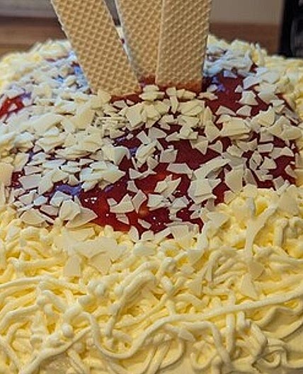 Erdbeer-Spaghettieis-Torte