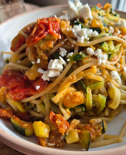 Spaghetti de courgette et tomates cerises