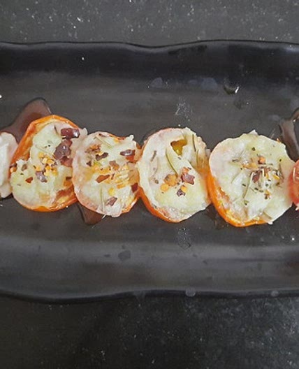 बेक्ड चीज़ टमाटर (Baked cheese tamatar recipe in Hindi)