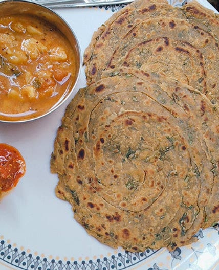 पालक लच्छा पराठा (Palak Lachha Paratha recipe in Hindi)