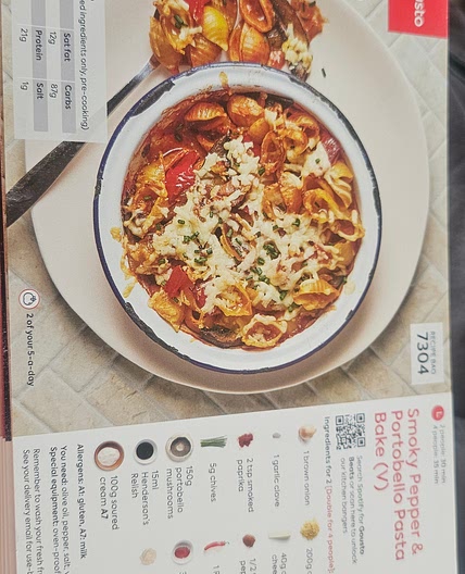 Smoky pepper & portobello pasta bake