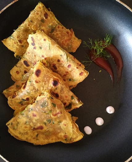 गुजराती मेथी थेपला (Gujarati Methi Thepla recipe in Hindi)