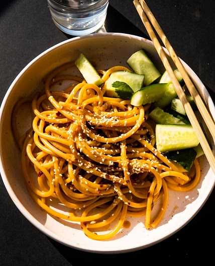 Makaron w sosie orzechowym