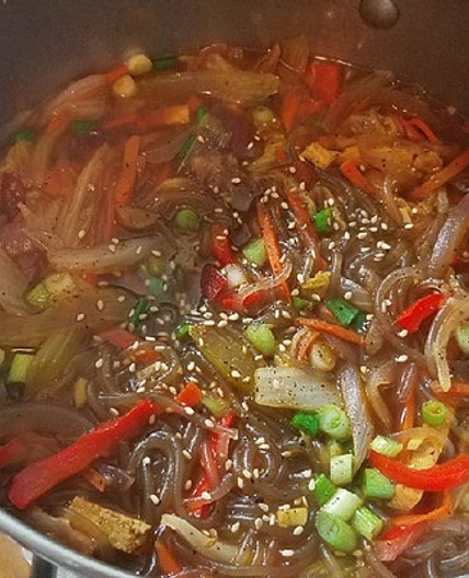 Veggie rich Sour & Spicy beef glass noodle soup 蔬菜版牛肉酸辣汤