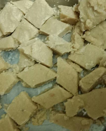 मावे की बर्फी (Mawe ki Barfi recipe in Hindi)