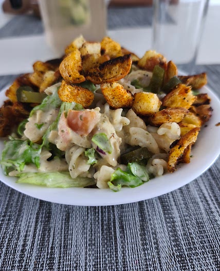 Pasta fría con pollo