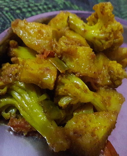 आलू और गोभी की सब्जी (Aloo aur gobhi ki sabzi recipe in Hindi)