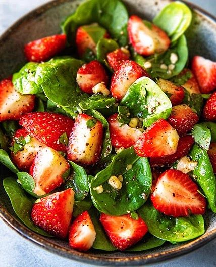 Fresh Spinach and Strawberry Salad
