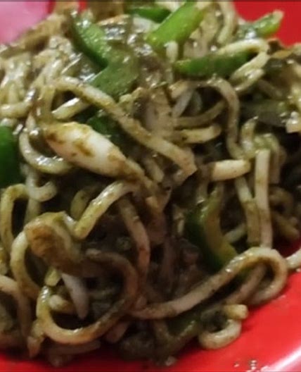 पालक न्यूडल्स (Spinach Noodles Recipe In Gujarati)