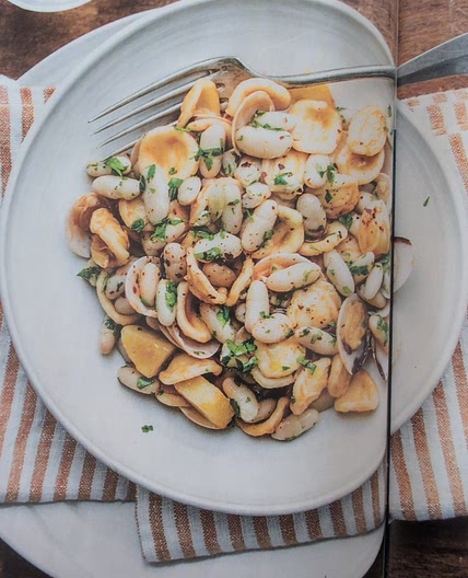 Orecchiette con vongole e cannellini