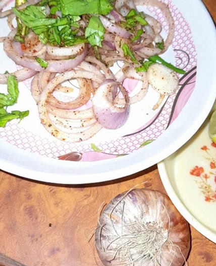 लच्छा अनियन सलाद (Lacha onion salad recipe in Hindi)