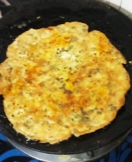 अंडा आलू ओमलेट (Egg Aloo Omelet Recipe In Hindi)