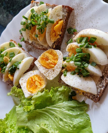 healthy sandwich with egg