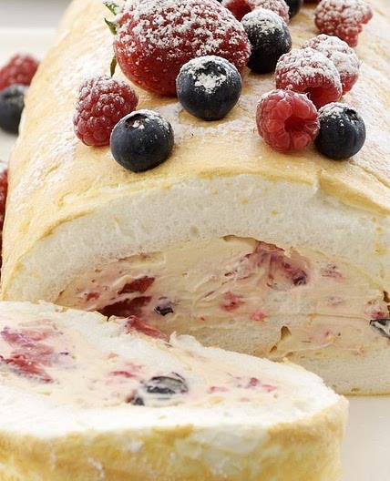 Berry meringue roll