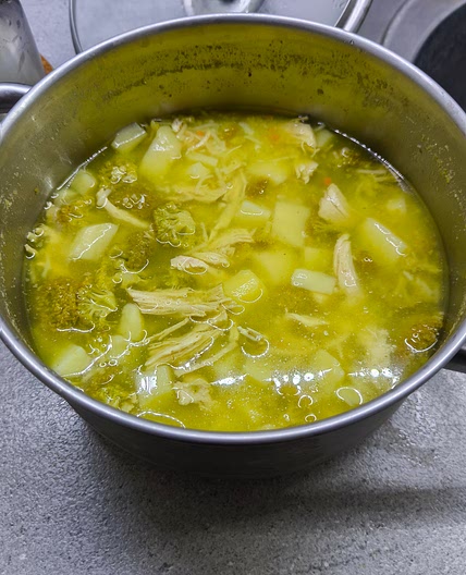 Chicken soup with broccoli and potatoes