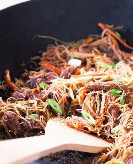 Beef stir-fry with rice noodles
