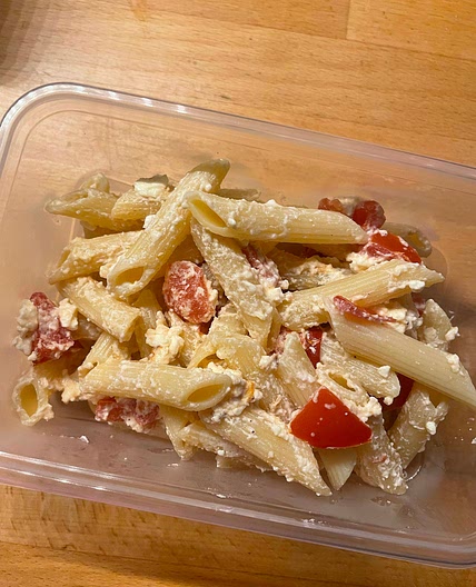 Penne à la feta et aux tomates cerises