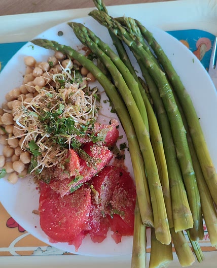 Asperges Rôties et Salade de Graines Germées