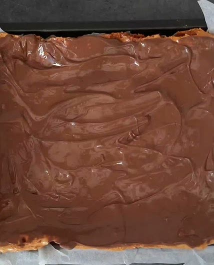 Homemade Crunchie (Chocolate Cinder Toffee)