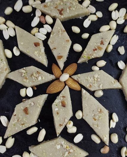 बादाम मूंगफली कतली (badam moongfali katli recipe in Hindi)