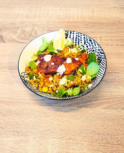 Saumon laqué en sauce au citron et herbes fraîches