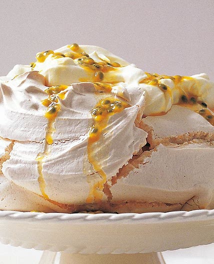 Margaret Fulton's classic pavlova