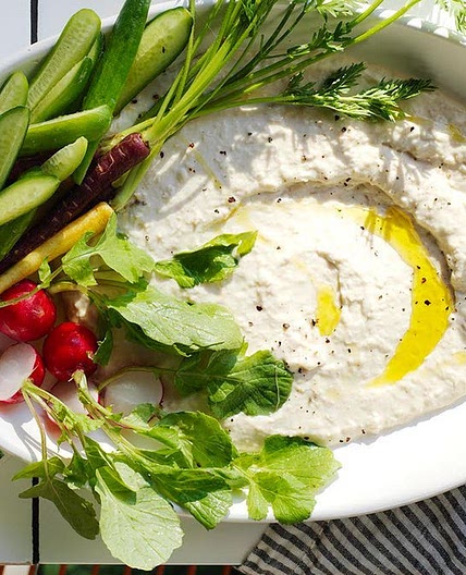 White bean and garlic dip