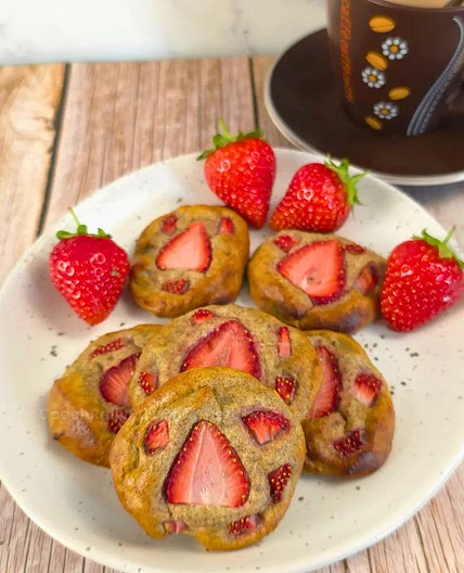 Strawberry Chia Seeds Keto Cottage Cheese Cookies