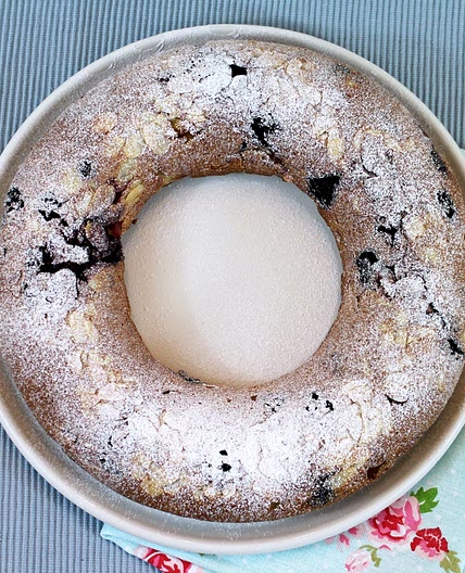 Blackberry and Apple Cake