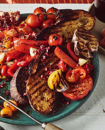 Burnt bread and tomatoes with peperonata dressing